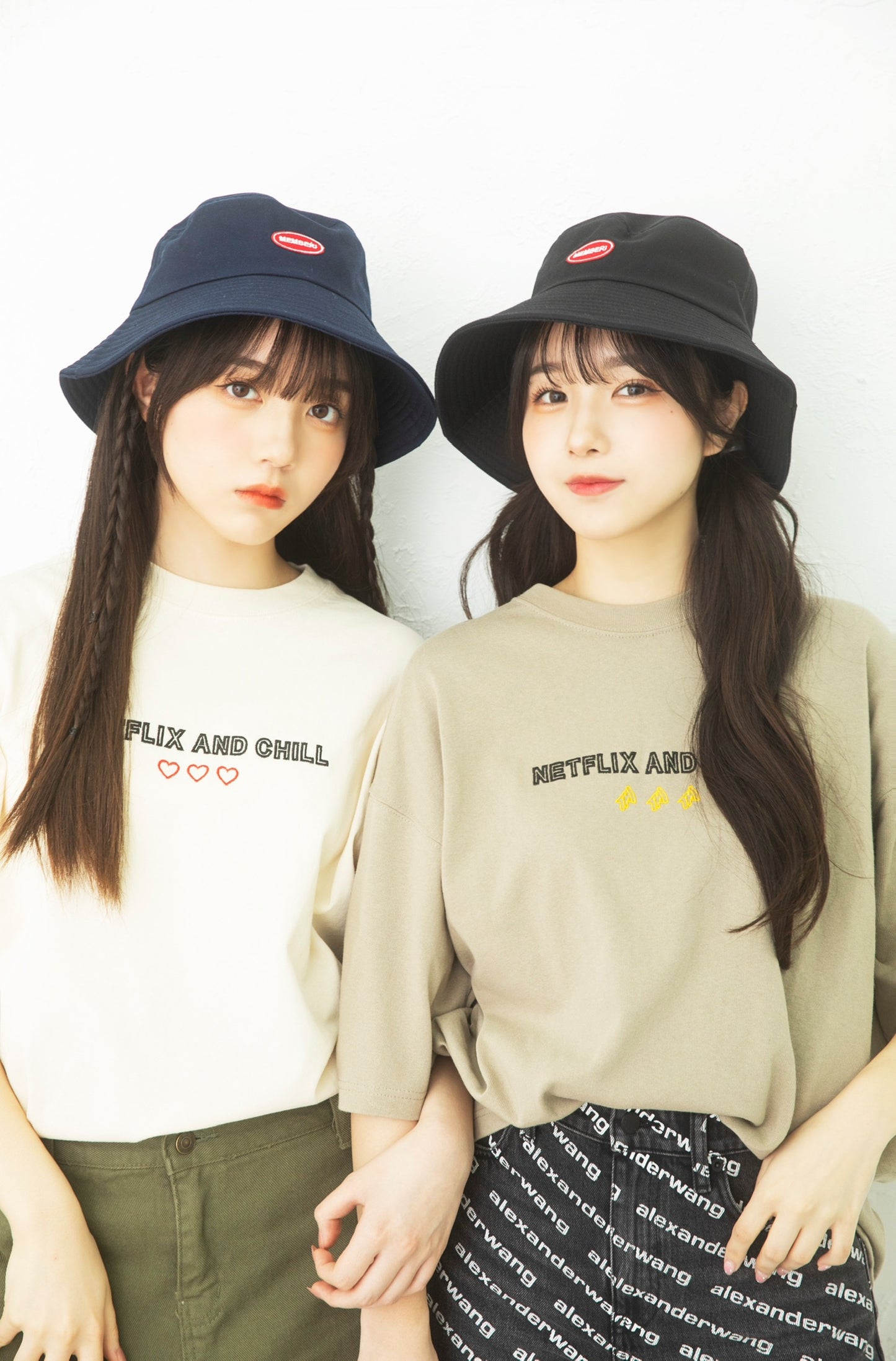 刺繍Tシャツ(NETFLIX AND CHILL three pizzas)