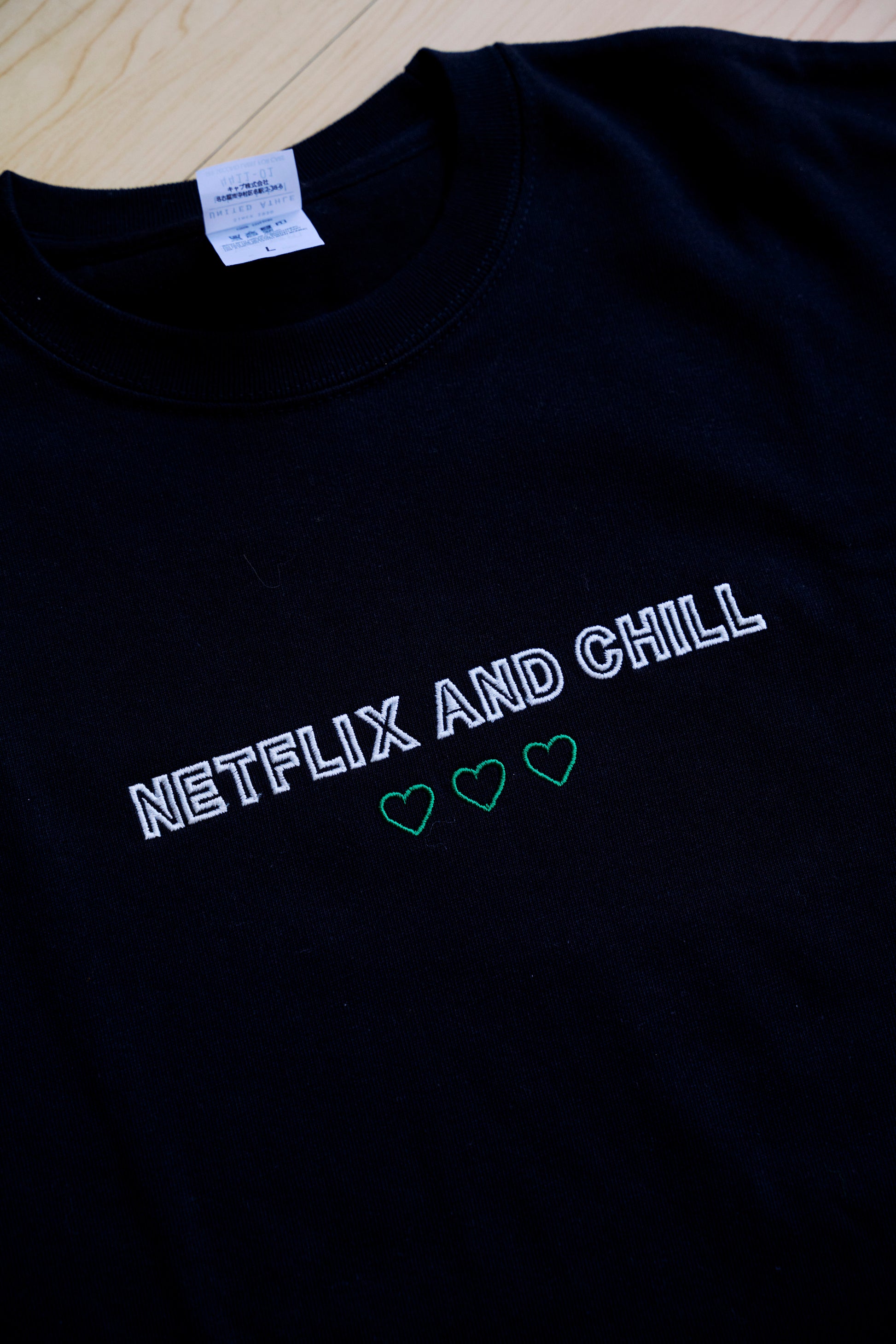 刺繍Tシャツ BLACK (NETFLIX AND CHILL three hearts)